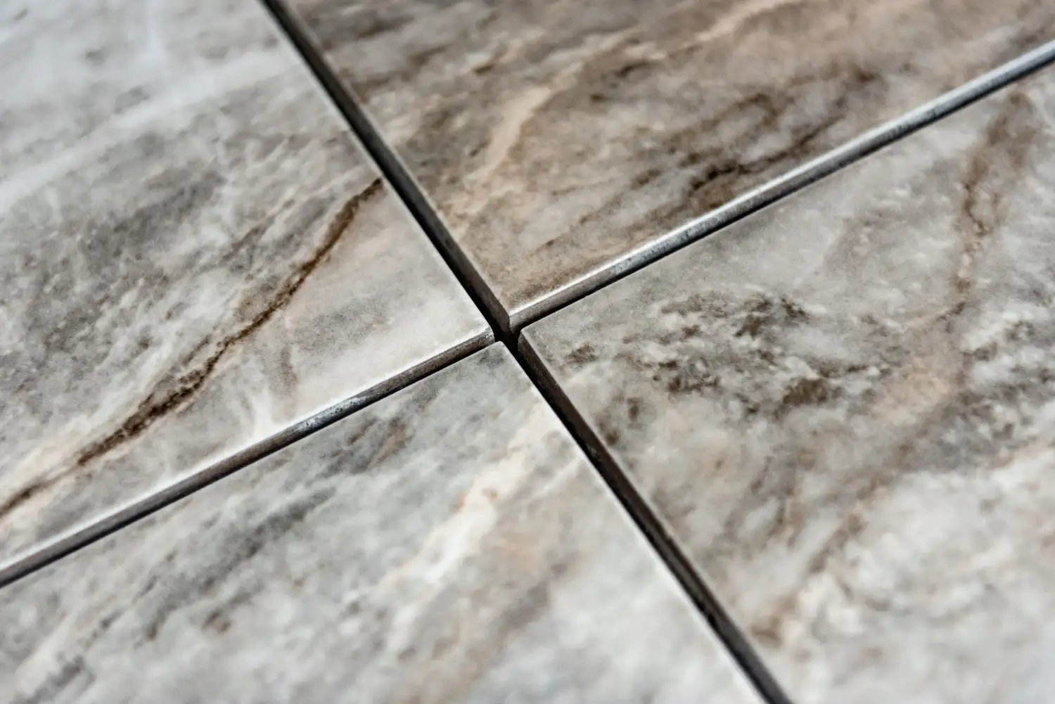 Jak położyć płytki na dylatacji?